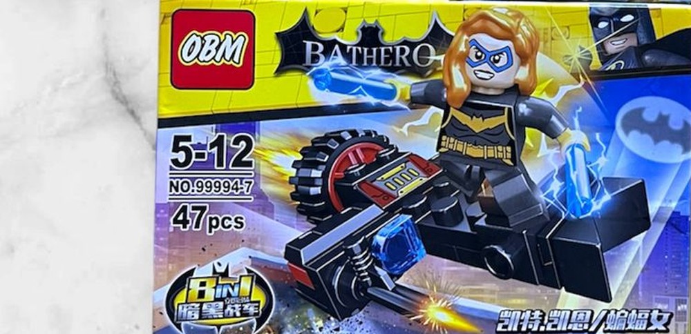 Figura armable de Batgirl con vehiculo, caja OBM 99994-7 del set Bat Hero compatible con LEGO