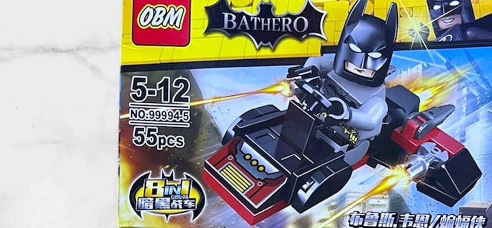 Figura armable de Batman con auto blindado, caja OBM 99994-5 del set Bat Hero compatible con LEGO