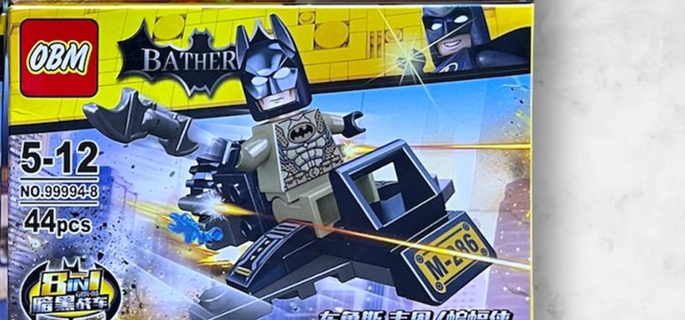 Figura armable de Batman con mecha, caja OBM 99994-8 del set Bat Hero compatible con bloques