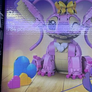 Caja de la figura armable Disney Stitch Angel de 784 piezas en bloques lila