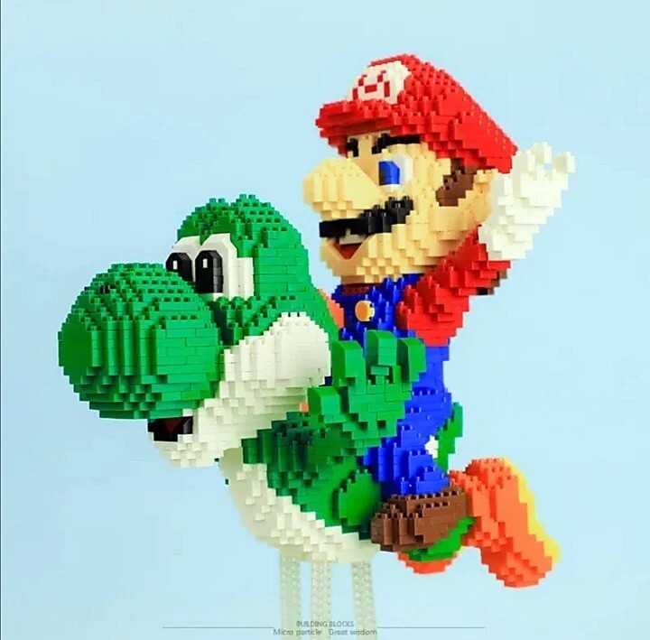 Detalle de Mario montado sobre Yoshi en micro bloques compatibles