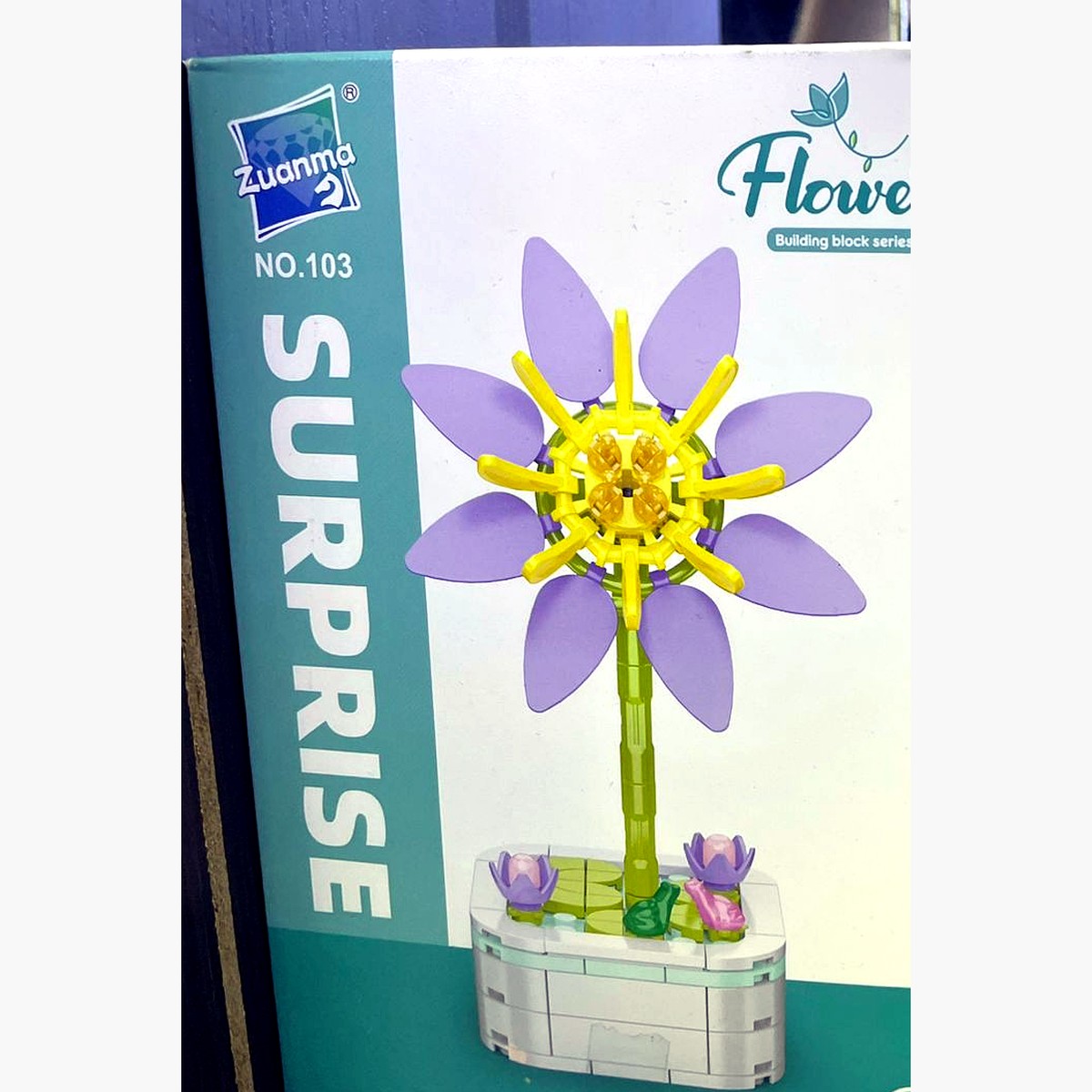 Caja del set armable Flor Morada Surprise Zuanma 103-B6, serie Flowers