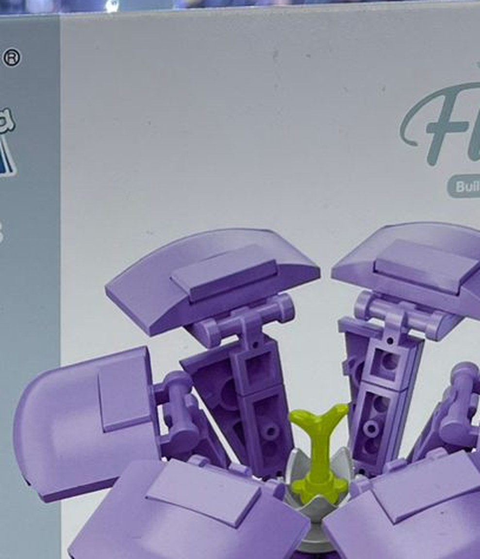 Detalle de la flor morada Surprise de bloques Zuanma 103 A3