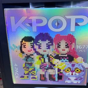 Caja del set de 4 figuras armables KPop Demon Hunters en micro bloques de 1677 piezas