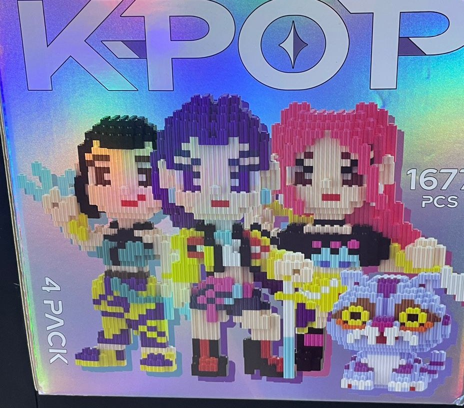 Las cuatro figuras armables de KPop Demon Hunters en micro bloques
