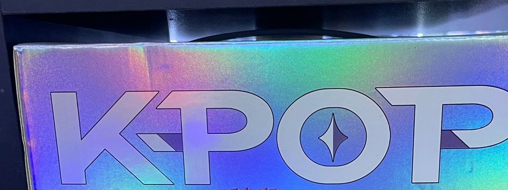 Logo K-POP y 1677 piezas del set de figuras