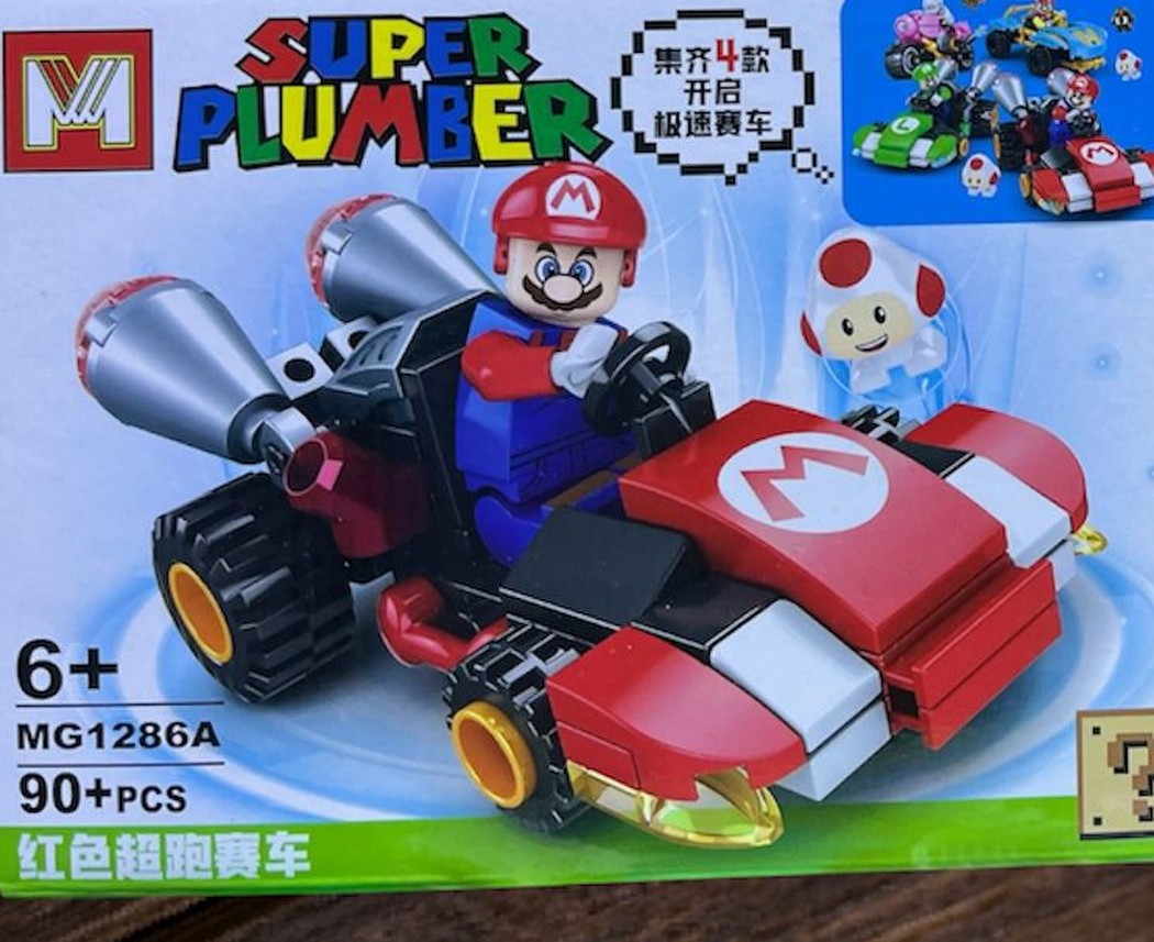 Kart rojo armable de Mario con emblema M y figura de Toad, caja MG1286A del set Mario Bros Super Plumber compatible con LEGO