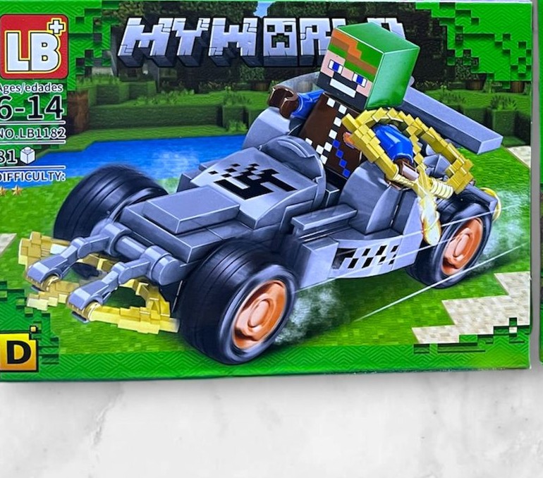 Auto de carrera gris armable de Minecraft con Alex, set MY WORLD LB1182-D de 81 piezas