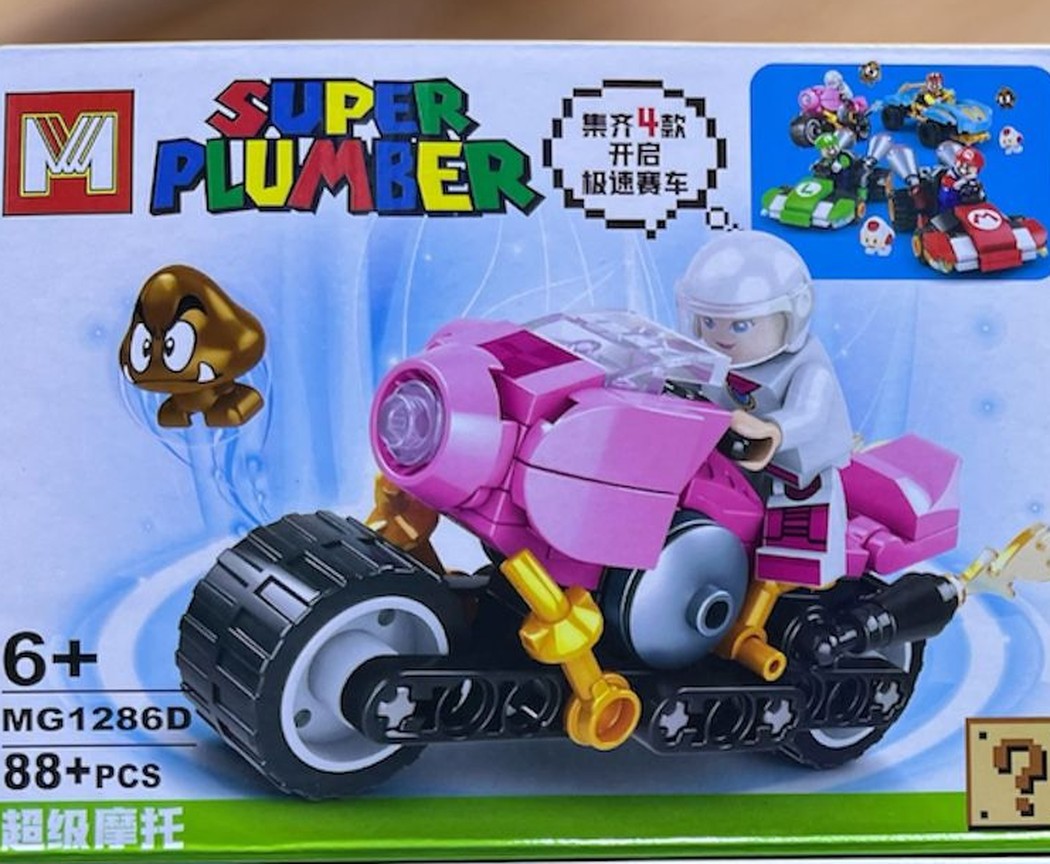 Moto rosa armable estilo Mario Kart con figura de Goomba, caja MG1286D del set Mario Bros Super Plumber compatible con bloques