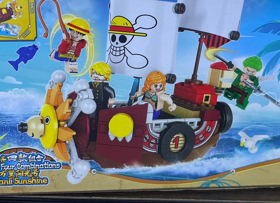 Barco Thousand Sunny armable de One Piece con la tripulacion