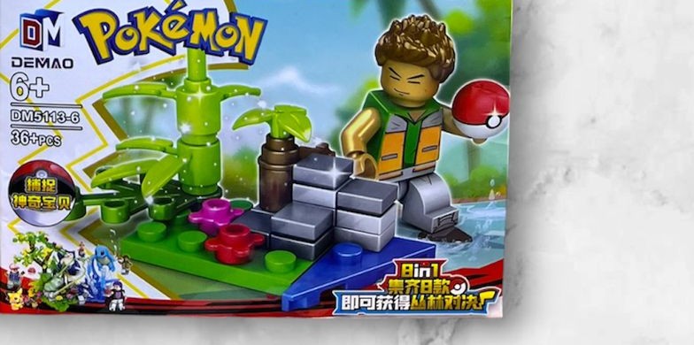 Figura armable de entrenador Pokémon con chaleco y pokebola en una escena de jungla, set DEMAO DM5113-6 de 36 piezas
