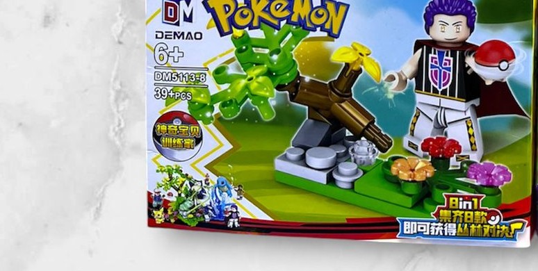 Figura armable de entrenador Pokémon de cabello morado con capa, pokebola y Pokémon planta, set DEMAO DM5113-8 de 39 piezas