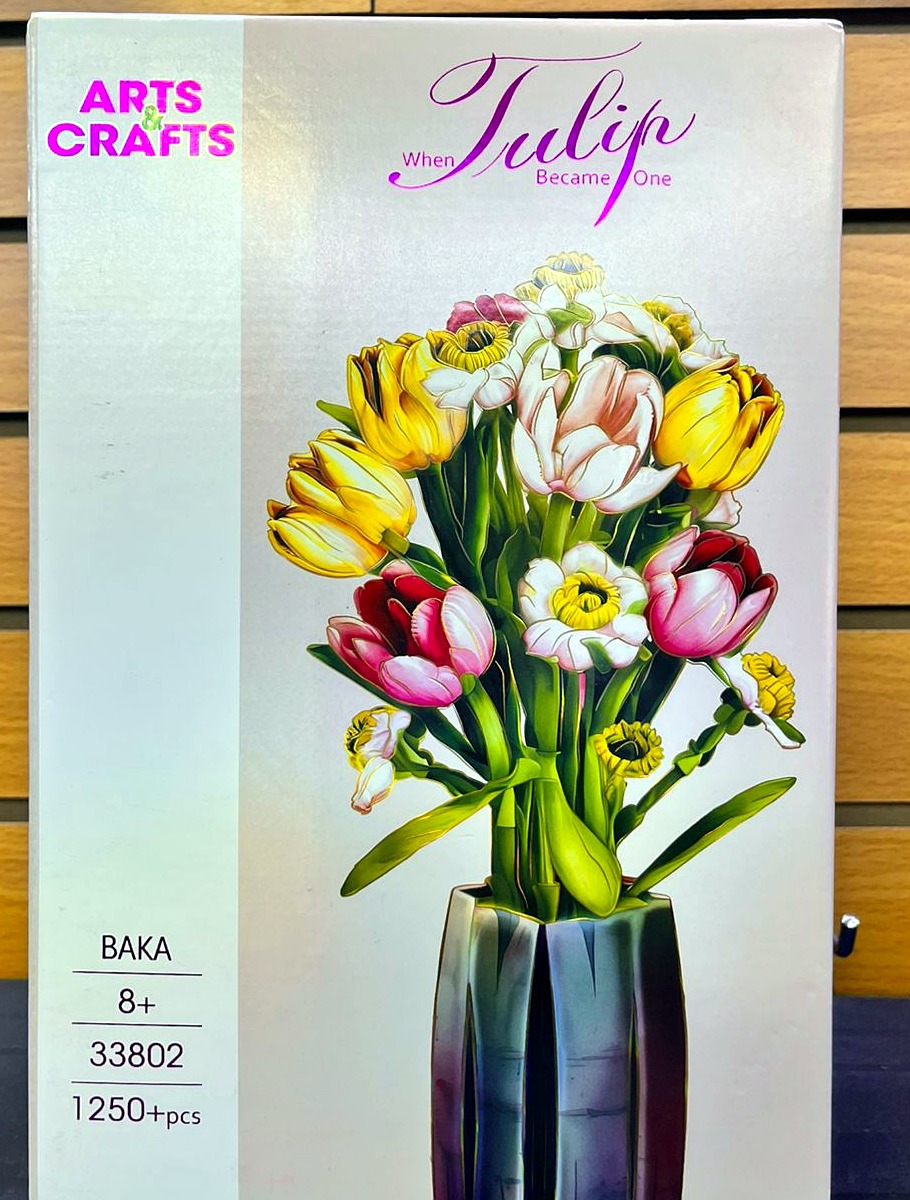 Caja del set Ramo de Tulipanes BAKA 33802 Arts & Crafts de 1250 piezas para armar