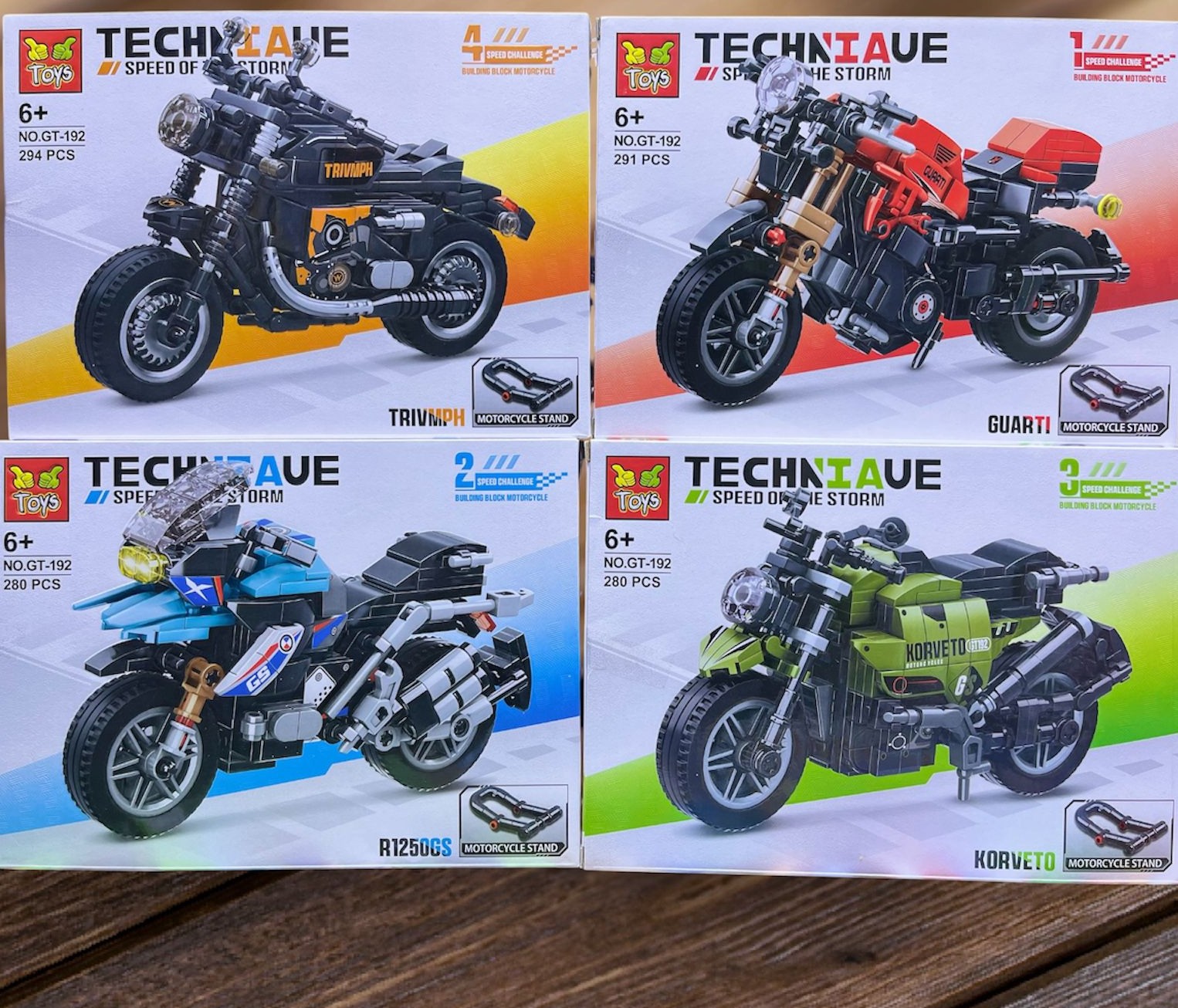 Set de 4 motos armables Technique Speed of the Storm GT-192 con los modelos negro, rojo, azul y verde
