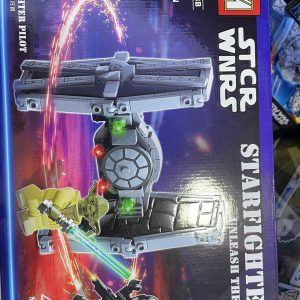 Caja del set armable Star Wars Yoda y Caza TIE Fighter MG2193B de 294 piezas