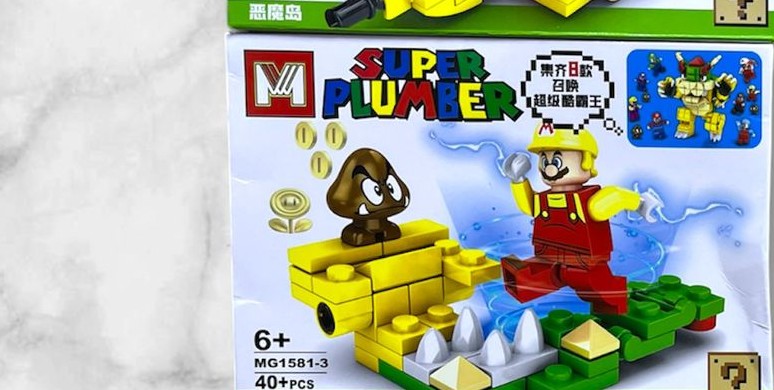 Figura armable de Mario con goomba y monedas sobre plataforma, set Super Mario MG1581-3 de 40 piezas