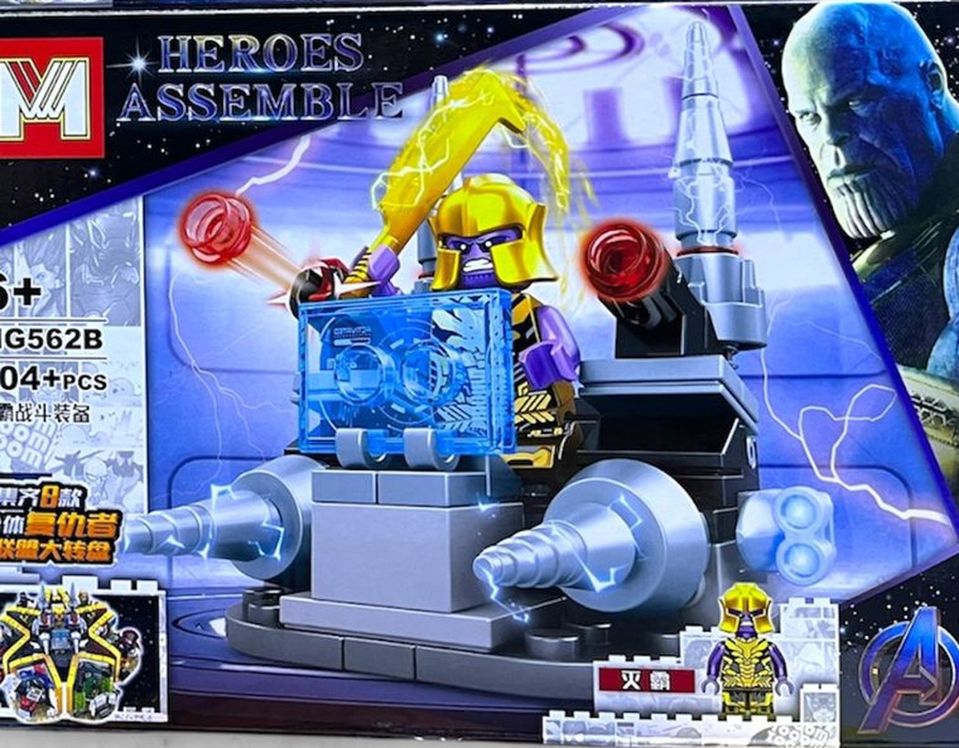 Figura armable de Thanos con su estacion de batalla, caja MG562B del set Avengers Heroes Assemble compatible con bloques
