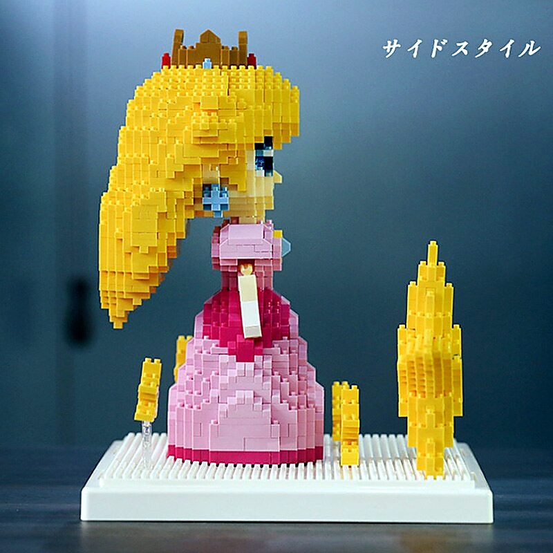 Vista lateral del modelo Wise Hawk 2508 Princess Peach con vestido rosado y estrellas