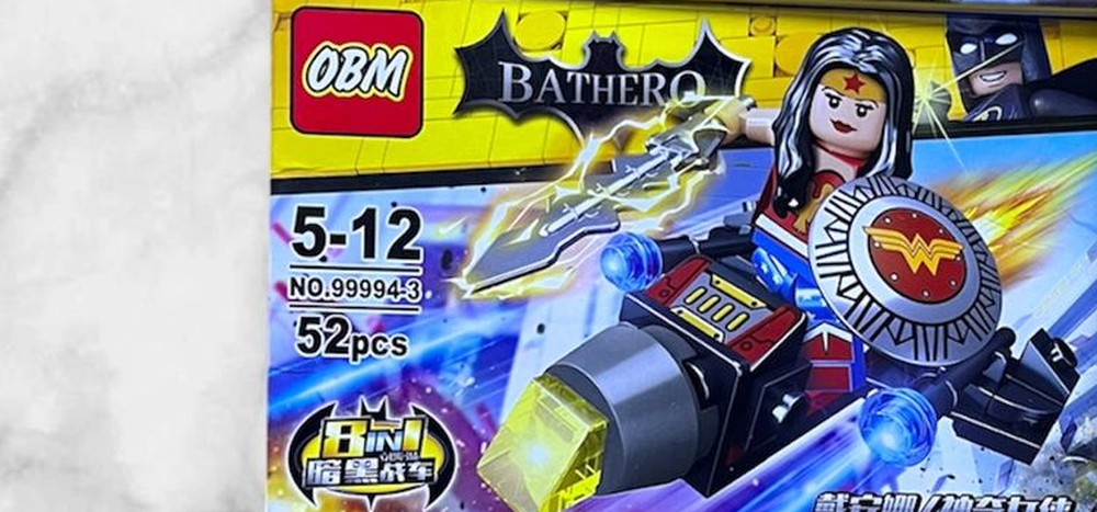 Figura armable de Wonder Woman con vehiculo de combate, caja OBM 99994-3 del set Bat Hero compatible con LEGO